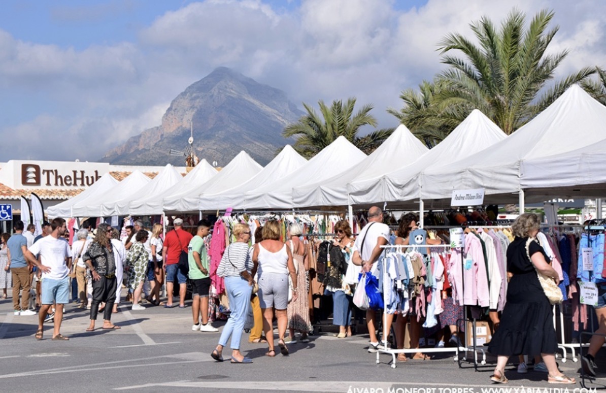 🛍️ Op zoek naar een koopje? De VI Feria de Stock komt naar het Arenal van Jávea