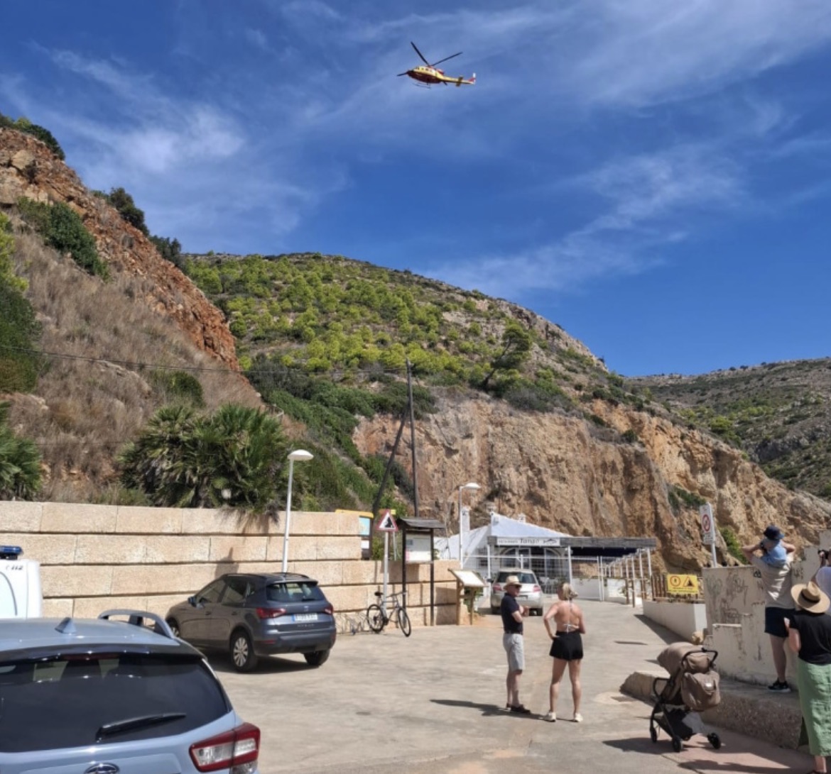 🚁 Vrouw per helikopter gered na suikertekort op Senda del Tangó in Jáv